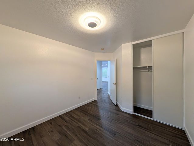 2404 W ROESER Road, Phoenix, AZ 85041