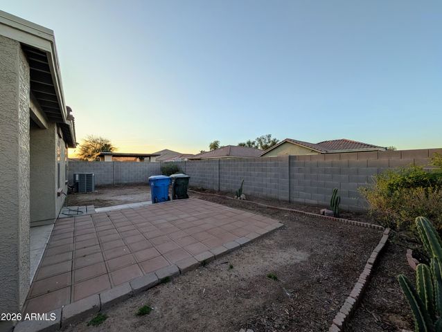 2404 W ROESER Road, Phoenix, AZ 85041