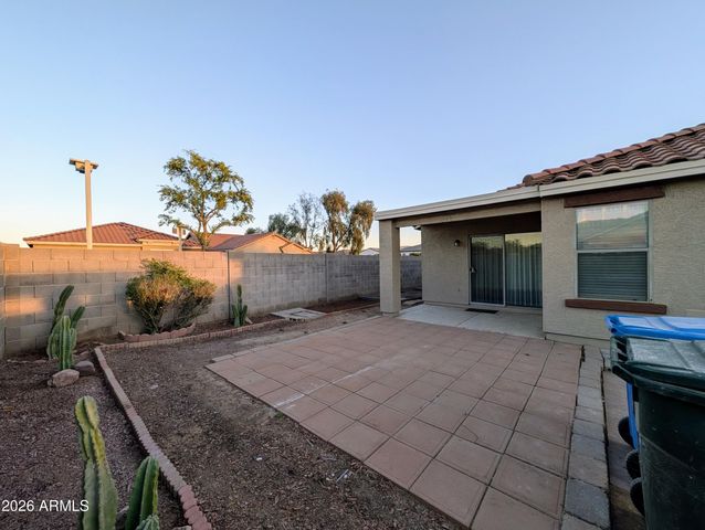2404 W ROESER Road, Phoenix, AZ 85041