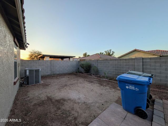 2404 W ROESER Road, Phoenix, AZ 85041
