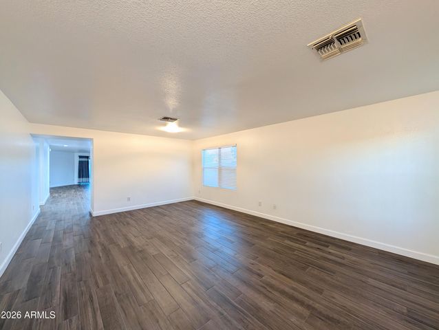 2404 W ROESER Road, Phoenix, AZ 85041