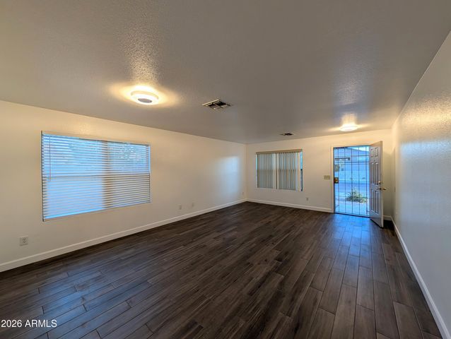 2404 W ROESER Road, Phoenix, AZ 85041
