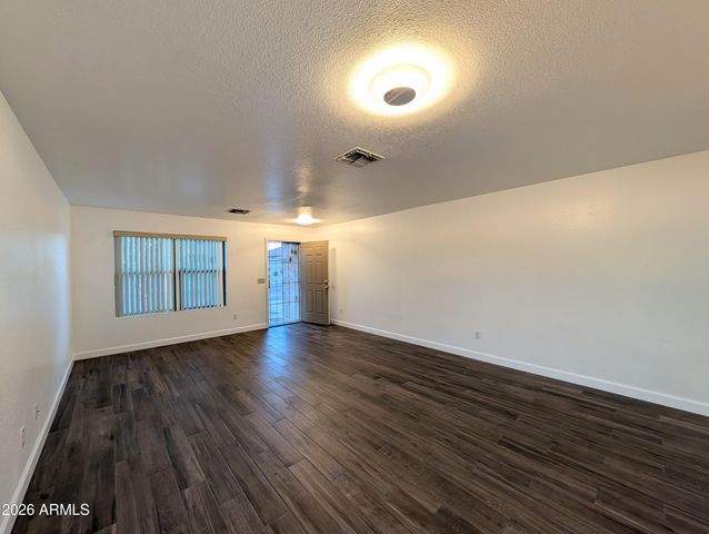 2404 W ROESER Road, Phoenix, AZ 85041