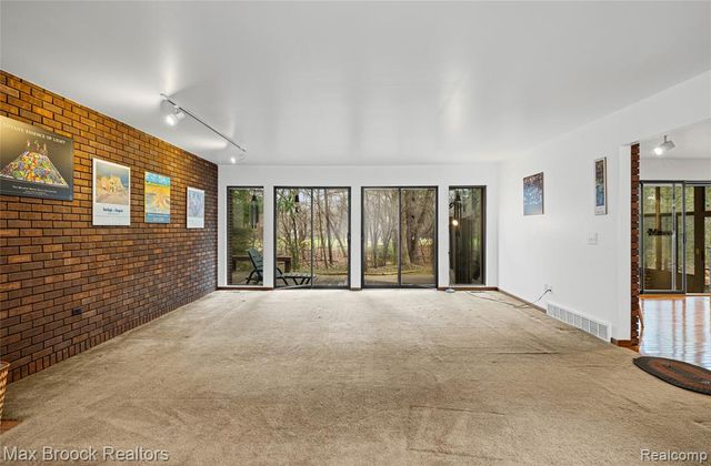 32674 Bingham Lane, Bingham Farms, MI 48025