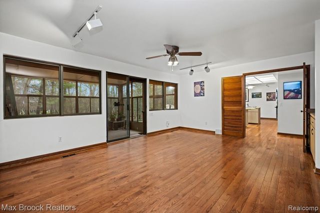 32674 Bingham Lane, Bingham Farms, MI 48025