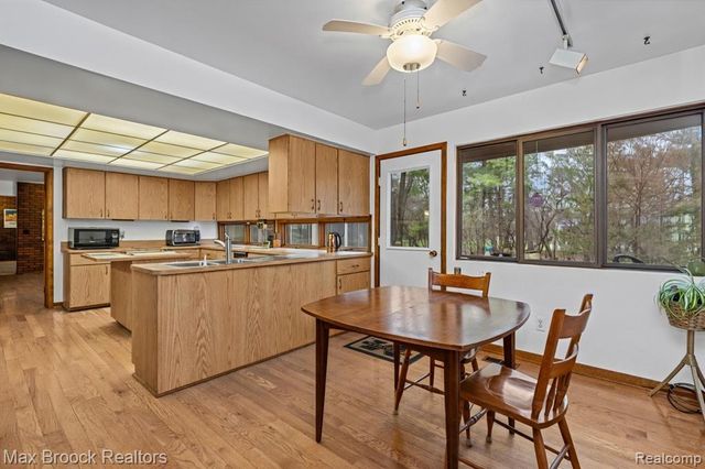32674 Bingham Lane, Bingham Farms, MI 48025