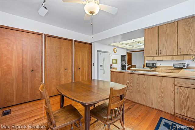 32674 Bingham Lane, Bingham Farms, MI 48025
