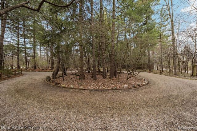 32674 Bingham Lane, Bingham Farms, MI 48025