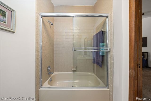 32674 Bingham Lane, Bingham Farms, MI 48025