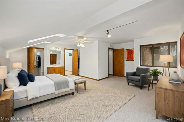 32674 Bingham Lane, Bingham Farms, MI 48025