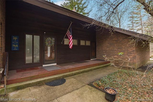 32674 Bingham Lane, Bingham Farms, MI 48025