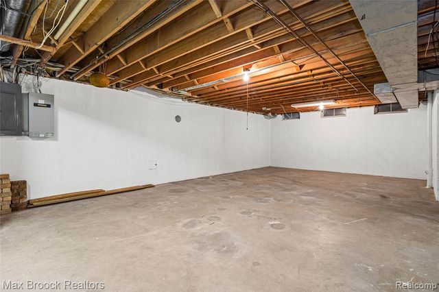 32674 Bingham Lane, Bingham Farms, MI 48025