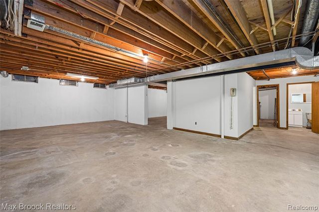 32674 Bingham Lane, Bingham Farms, MI 48025