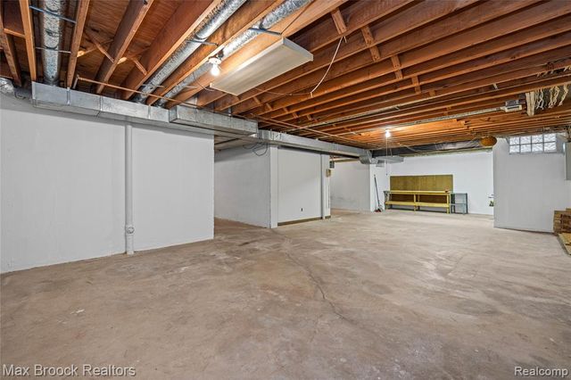 32674 Bingham Lane, Bingham Farms, MI 48025