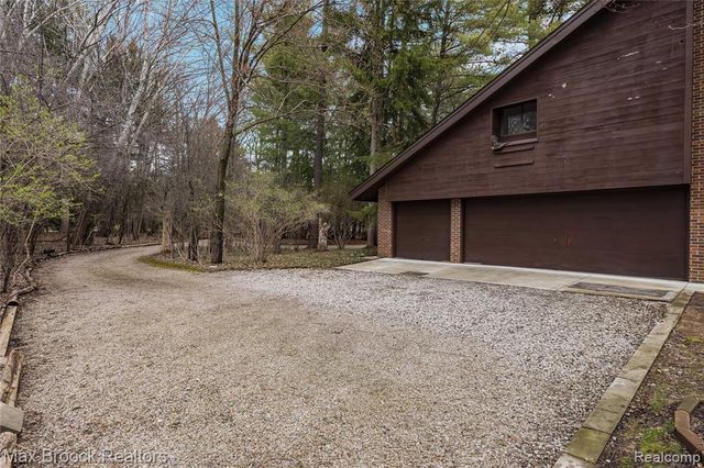 32674 Bingham Lane, Bingham Farms, MI 48025