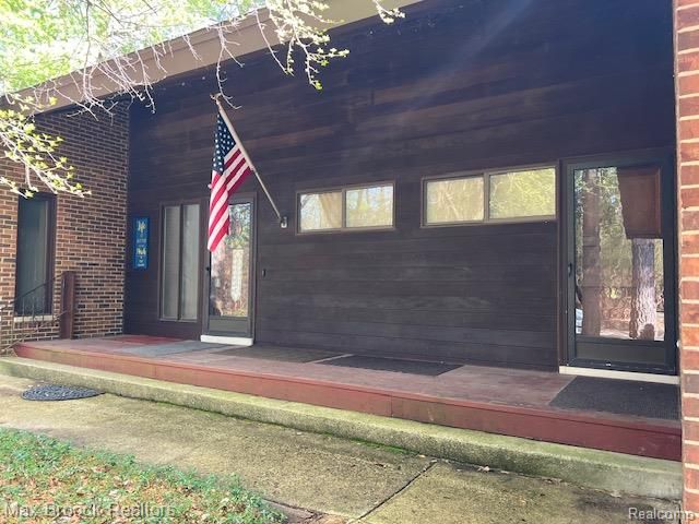 32674 Bingham Lane, Bingham Farms, MI 48025