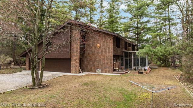 32674 Bingham Lane, Bingham Farms, MI 48025