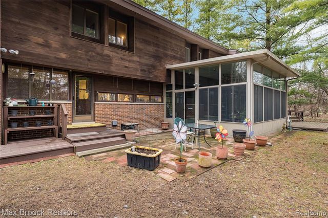 32674 Bingham Lane, Bingham Farms, MI 48025