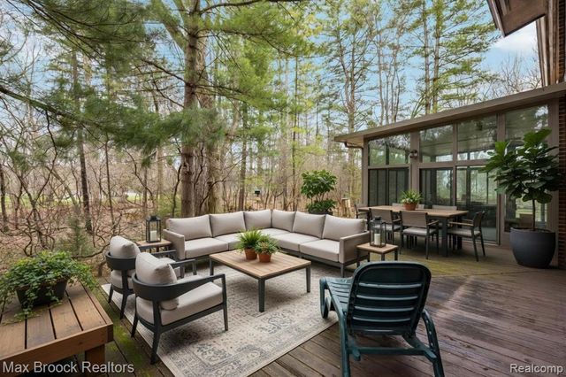 32674 Bingham Lane, Bingham Farms, MI 48025