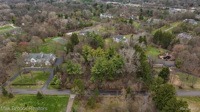 32674 Bingham Lane, Bingham Farms, MI 48025