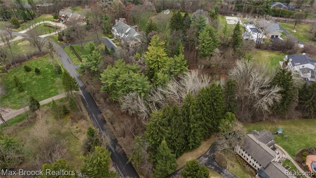 32674 Bingham Lane, Bingham Farms, MI 48025