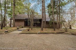 32674 Bingham Lane, Bingham Farms, MI 48025