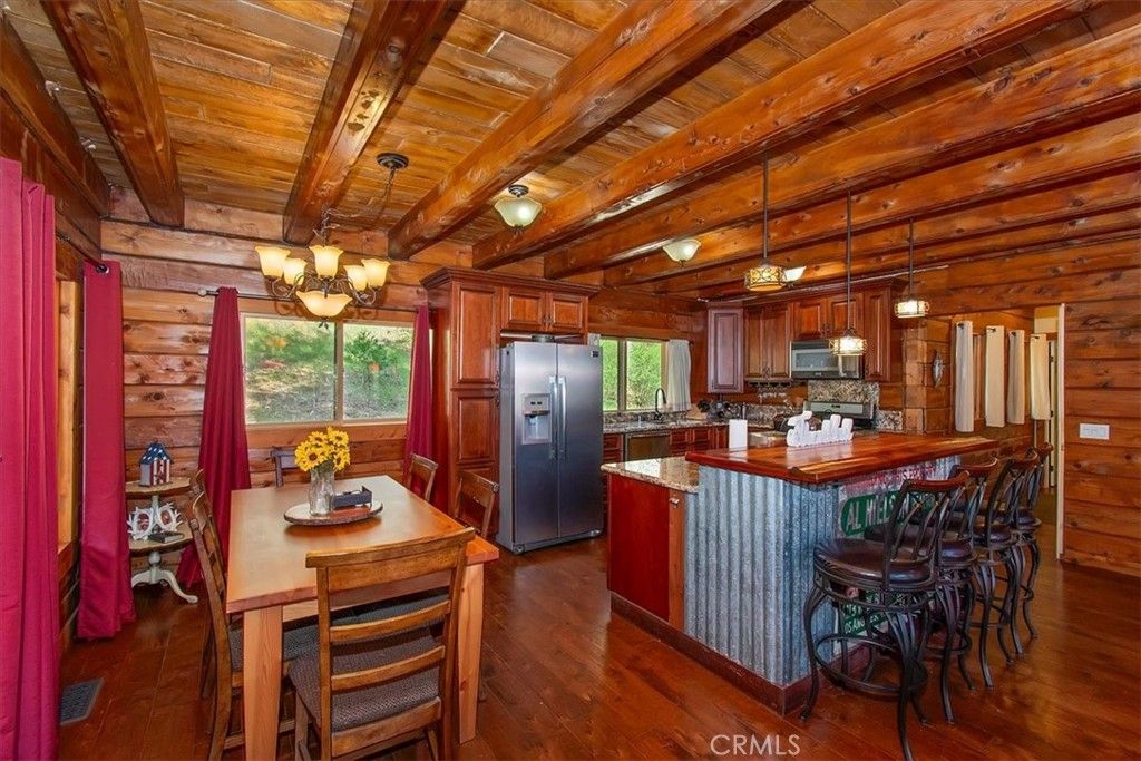 Image 10 of property listing at 116 E, Lake Arrowhead, CA 92352