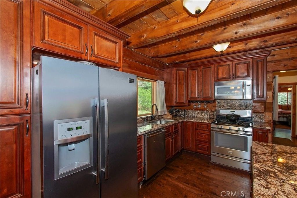 Image 13 of property listing at 116 E, Lake Arrowhead, CA 92352