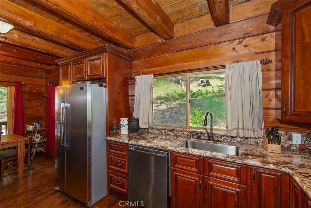 Image 14 of property listing at 116 E, Lake Arrowhead, CA 92352