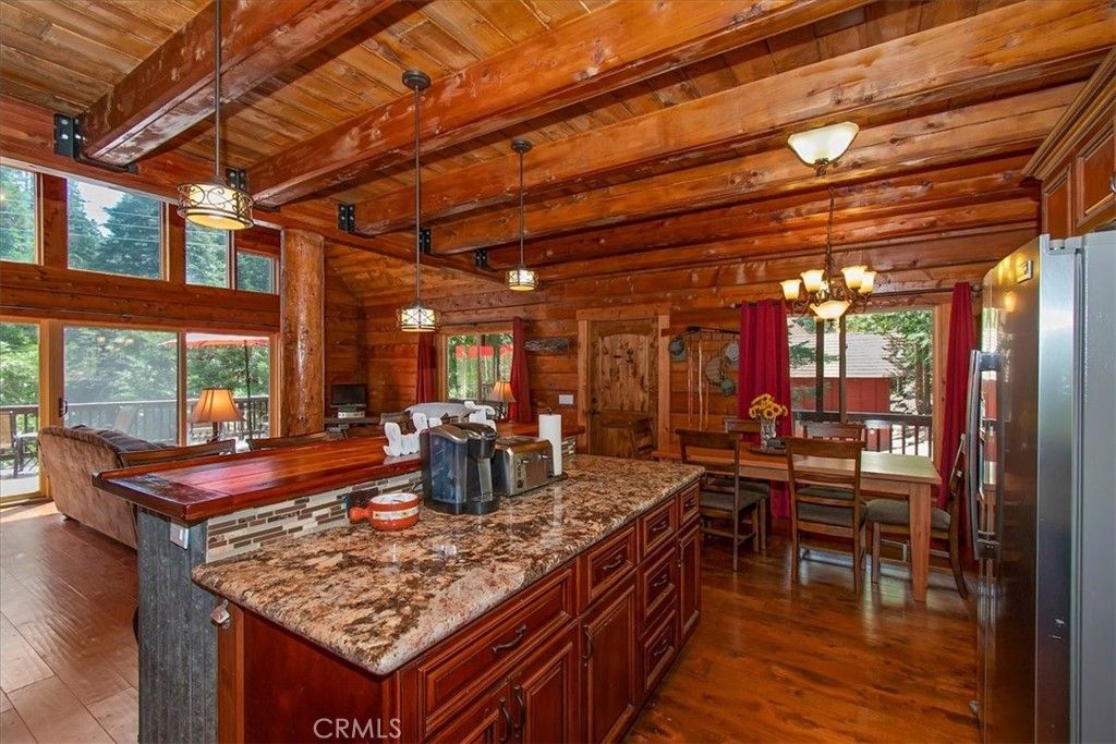 Image 15 of property listing at 116 E, Lake Arrowhead, CA 92352