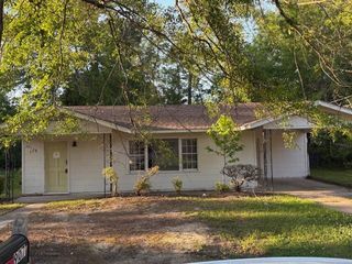907 Wedgewood Dr., Hattiesburg, MS 39401