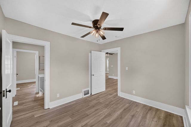2733 E Grand Avenue, Des Moines, IA 50317