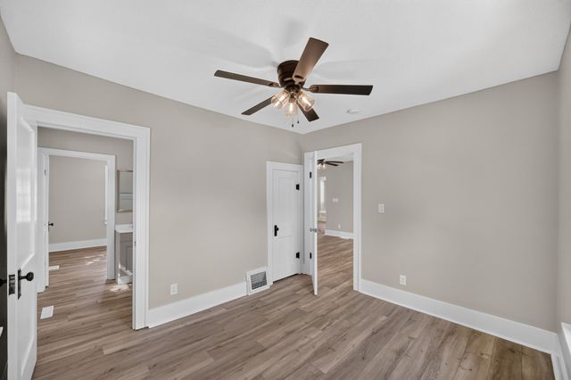2733 E Grand Avenue, Des Moines, IA 50317