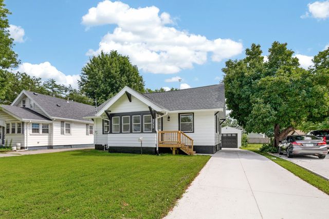 2733 E Grand Avenue, Des Moines, IA 50317