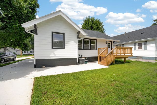 2733 E Grand Avenue, Des Moines, IA 50317