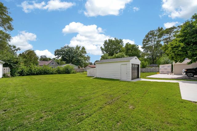 2733 E Grand Avenue, Des Moines, IA 50317
