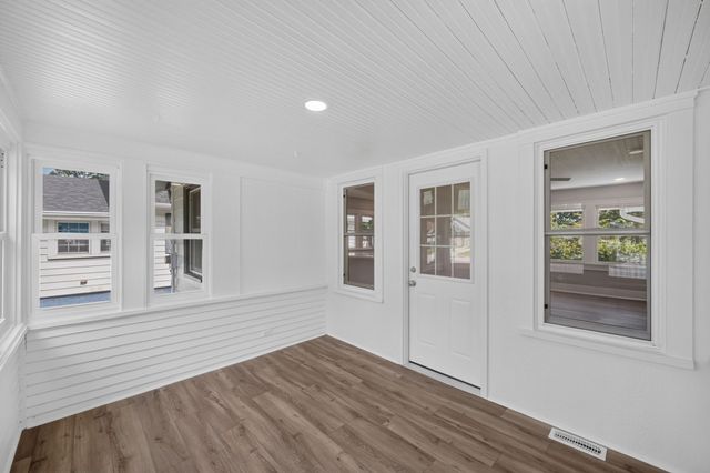 2733 E Grand Avenue, Des Moines, IA 50317