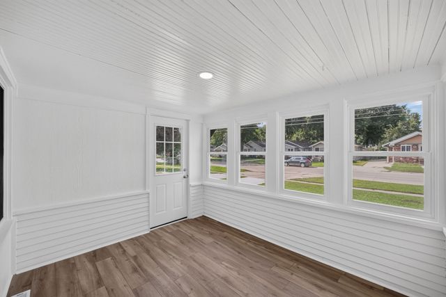 2733 E Grand Avenue, Des Moines, IA 50317