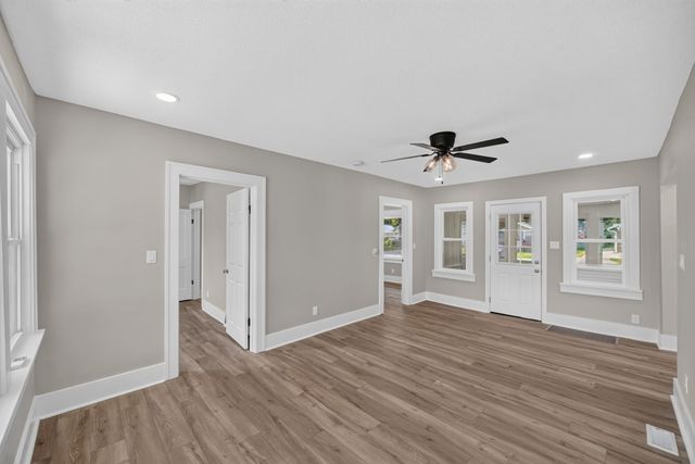 2733 E Grand Avenue, Des Moines, IA 50317
