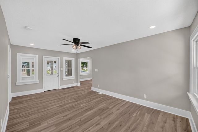 2733 E Grand Avenue, Des Moines, IA 50317