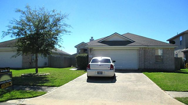 7905 Diamond Oak Drive, Texas City, TX 77591