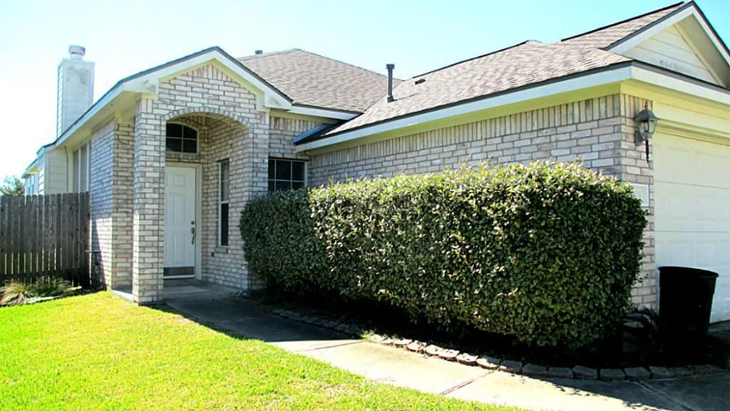 7905 Diamond Oak Drive, Texas City, TX 77591