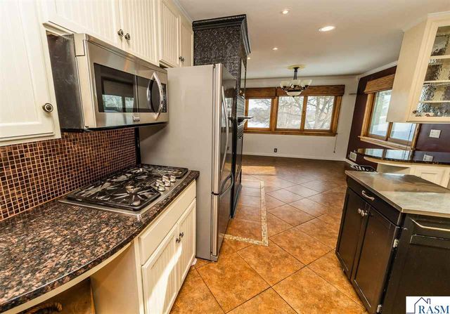 626 Austin Drive, St. Peter, MN 56082