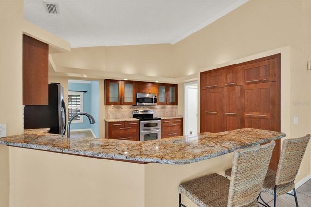 631 HOUSE WREN CIRCLE, Palm Harbor, FL 34683