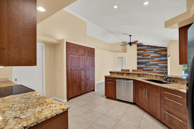 631 HOUSE WREN CIRCLE, Palm Harbor, FL 34683