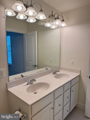 8505 CRAGGAN LN, Manassas, VA 20109