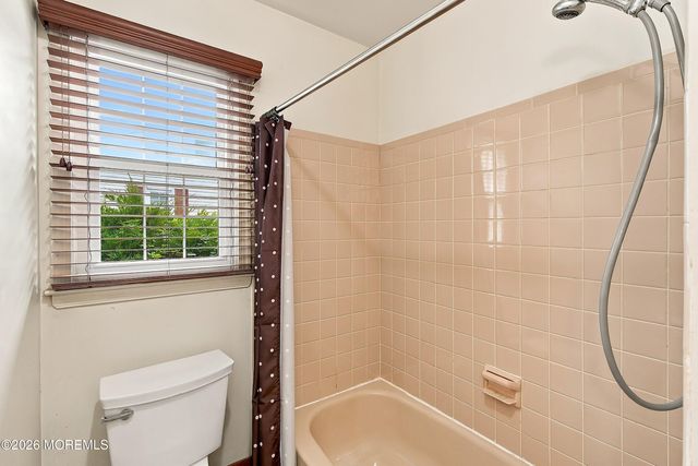 18 Scenic Drive, Freehold, NJ 07728