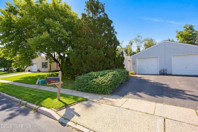 18 Scenic Drive, Freehold, NJ 07728