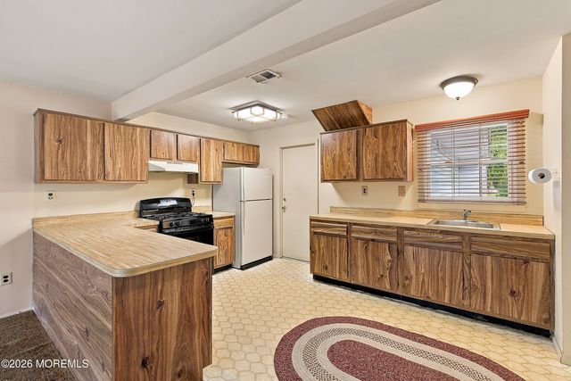18 Scenic Drive, Freehold, NJ 07728