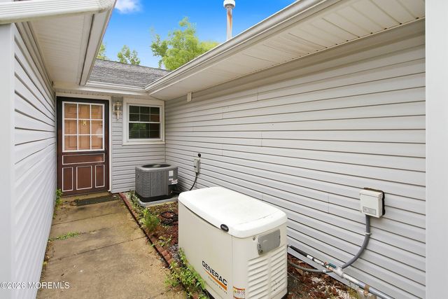 18 Scenic Drive, Freehold, NJ 07728